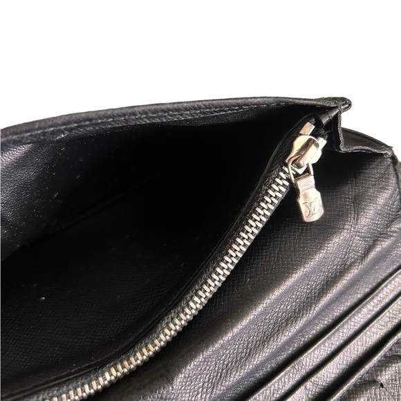 Louis Vuitton Black Taiga Brazza Bifold Long Wallet - Picture 10 of 16